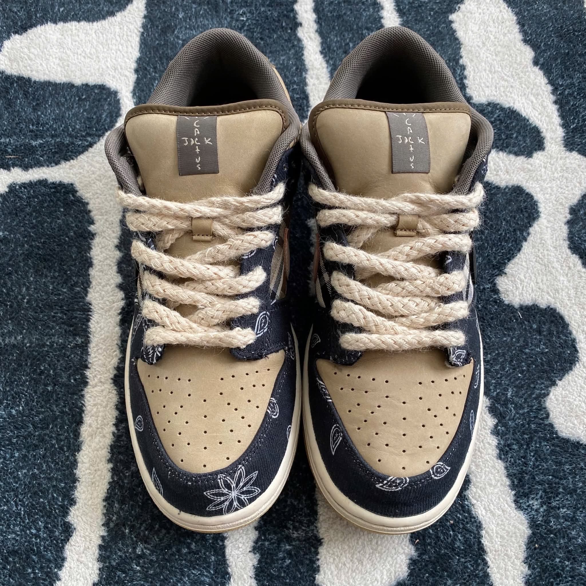 Travis Scott × Nike SB Dunk Low (Special Box)