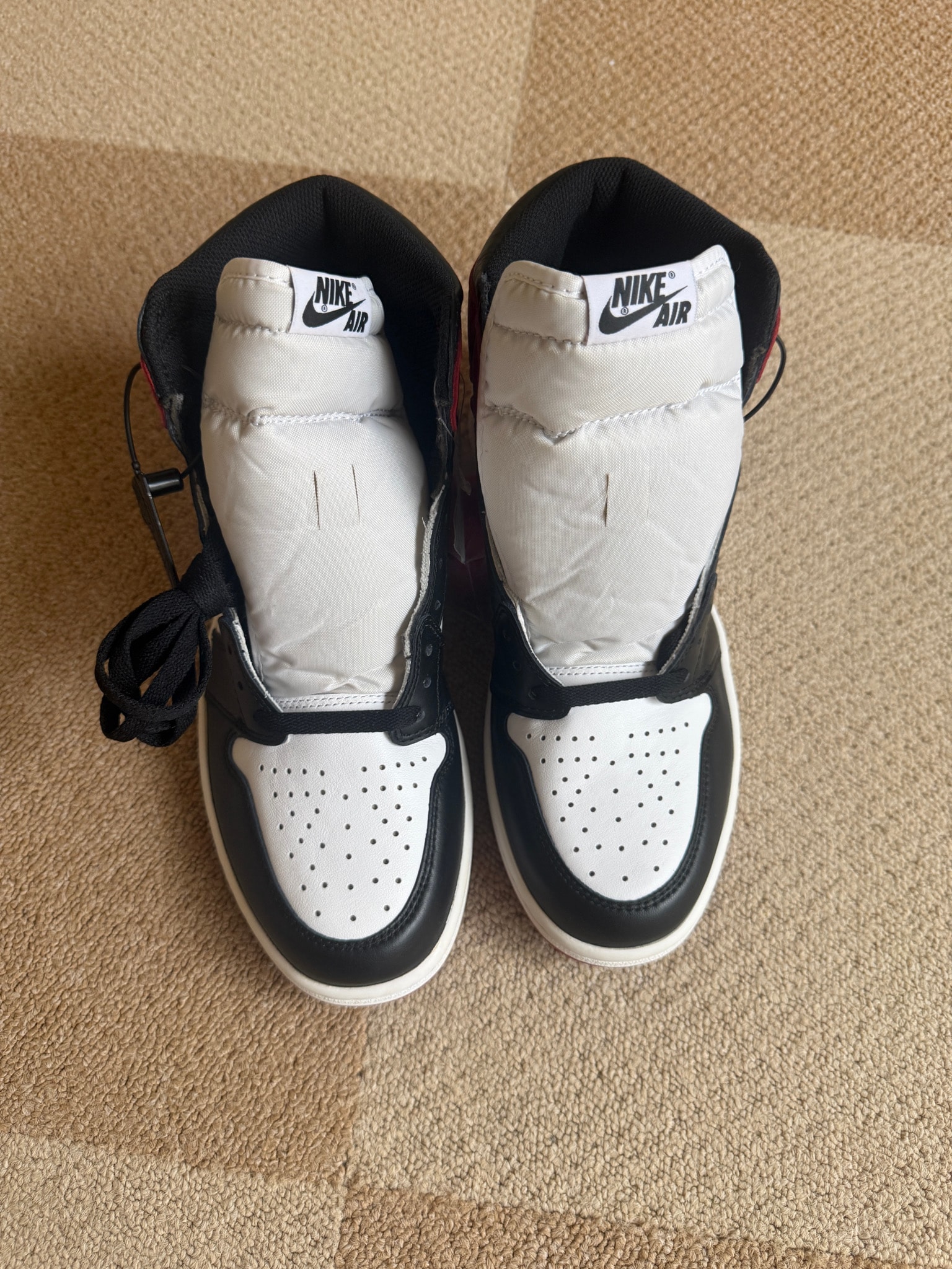 Nike Air Jordan 1 Retro High OG "Black Toe"