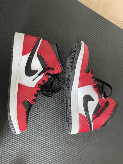 Nike Air Jordan 1 Mid "Chicago Black Toe"