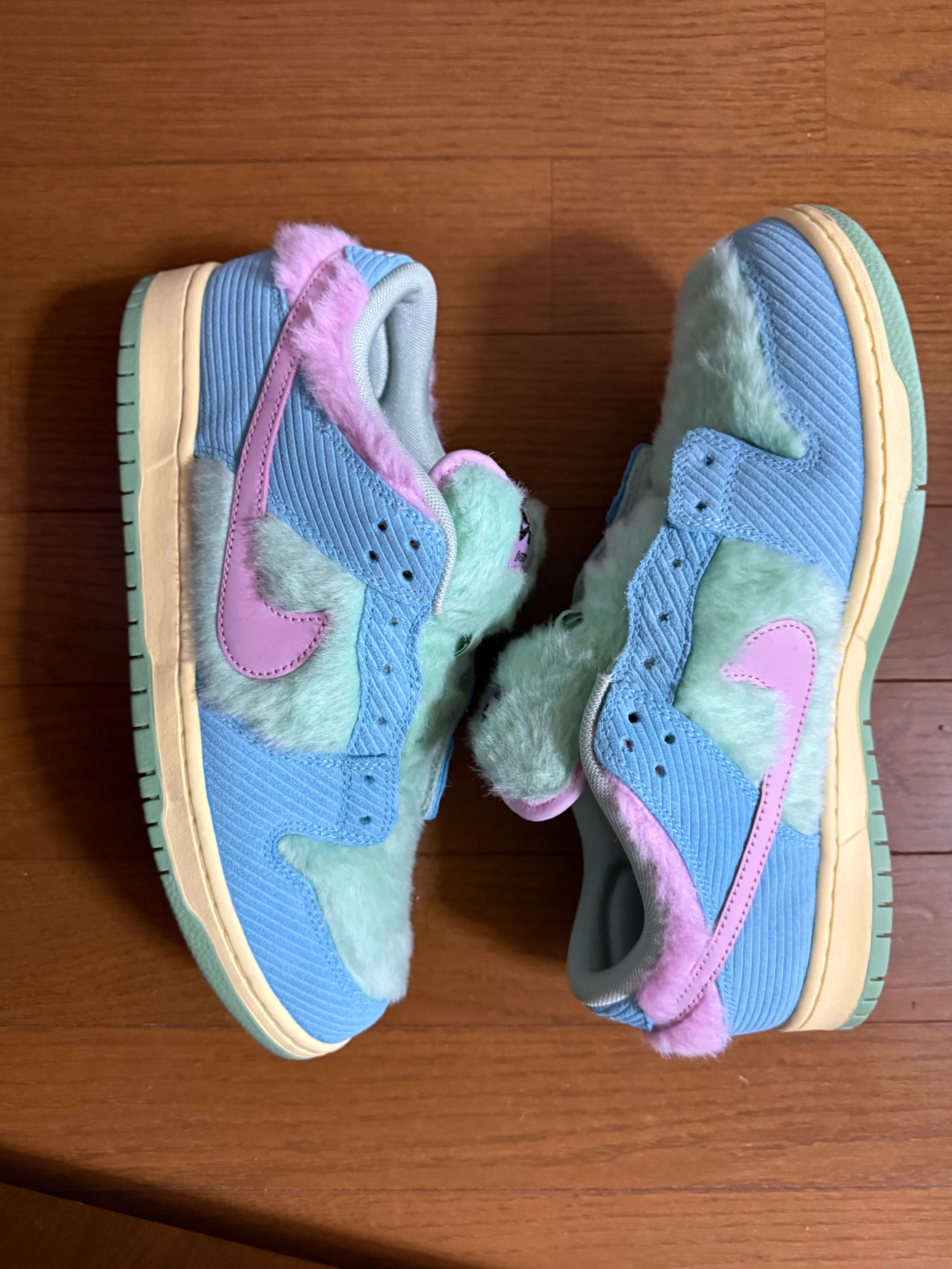 VERDY × Nike SB Dunk Low Pro QS "Visty/Blue Gaze and Enamel Green"