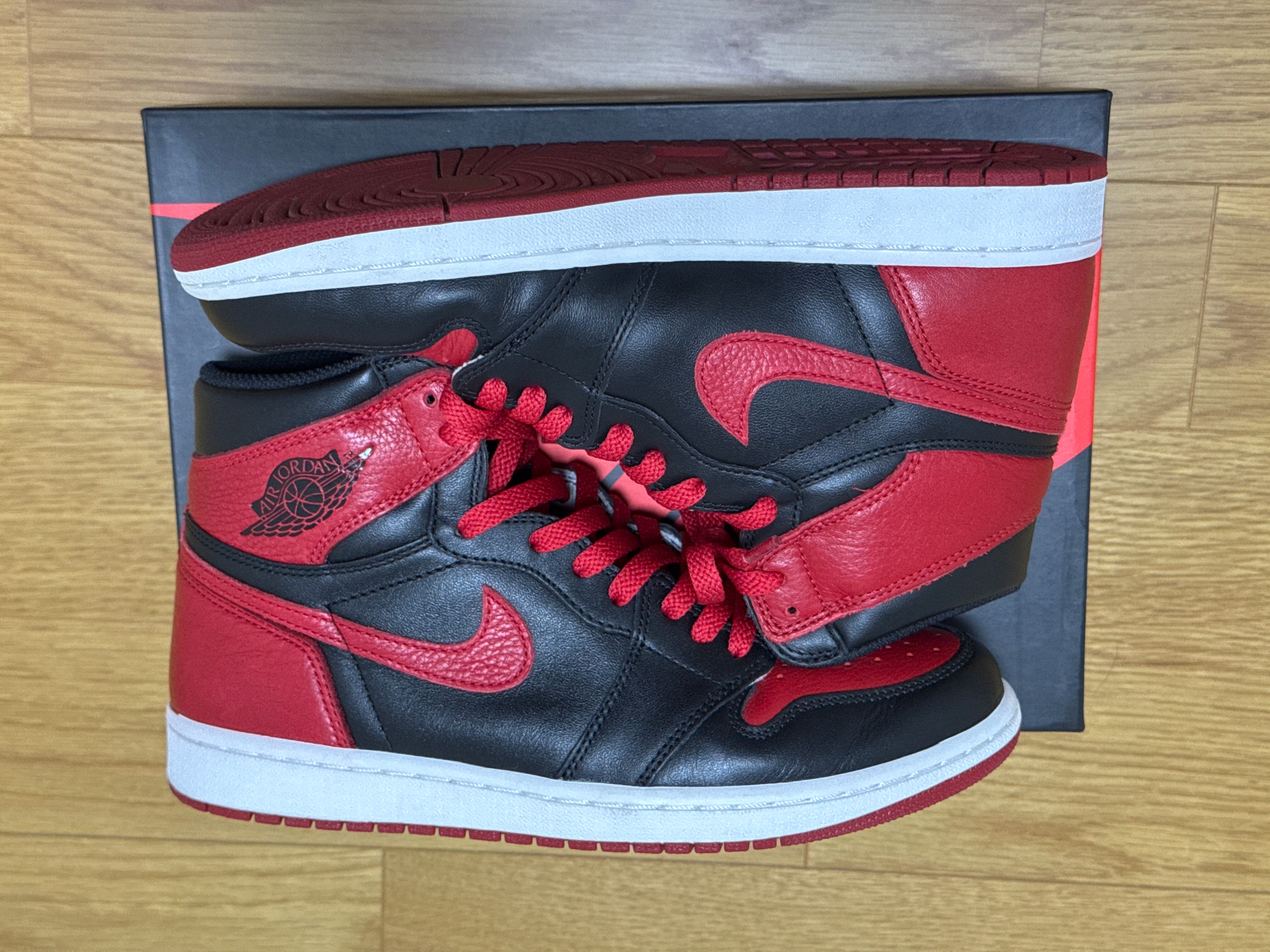 Nike Air Jordan 1 Retro High OG "Bred/Banned" (2016)