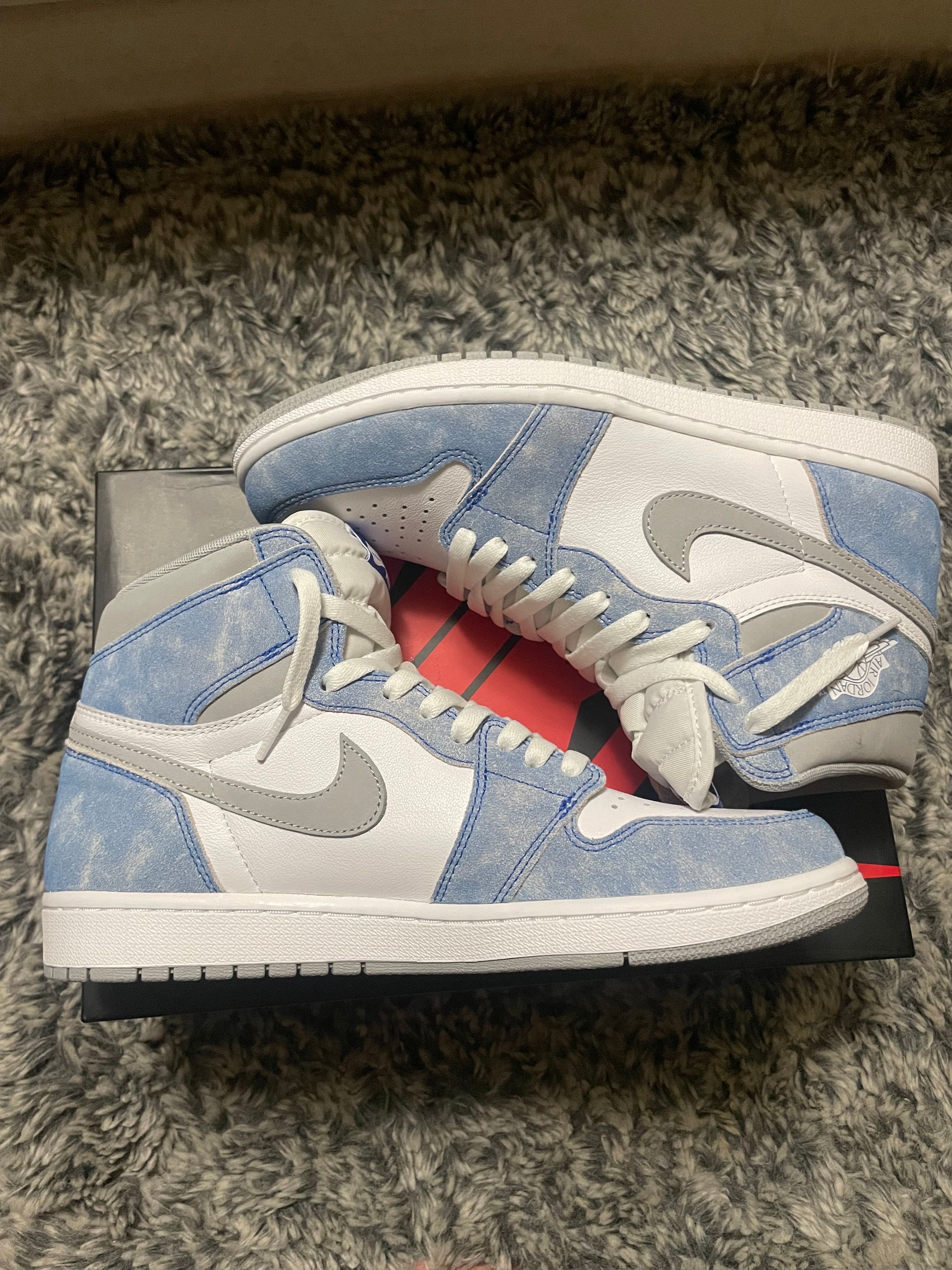 Nike Air Jordan 1 High OG "Hyper Royal"