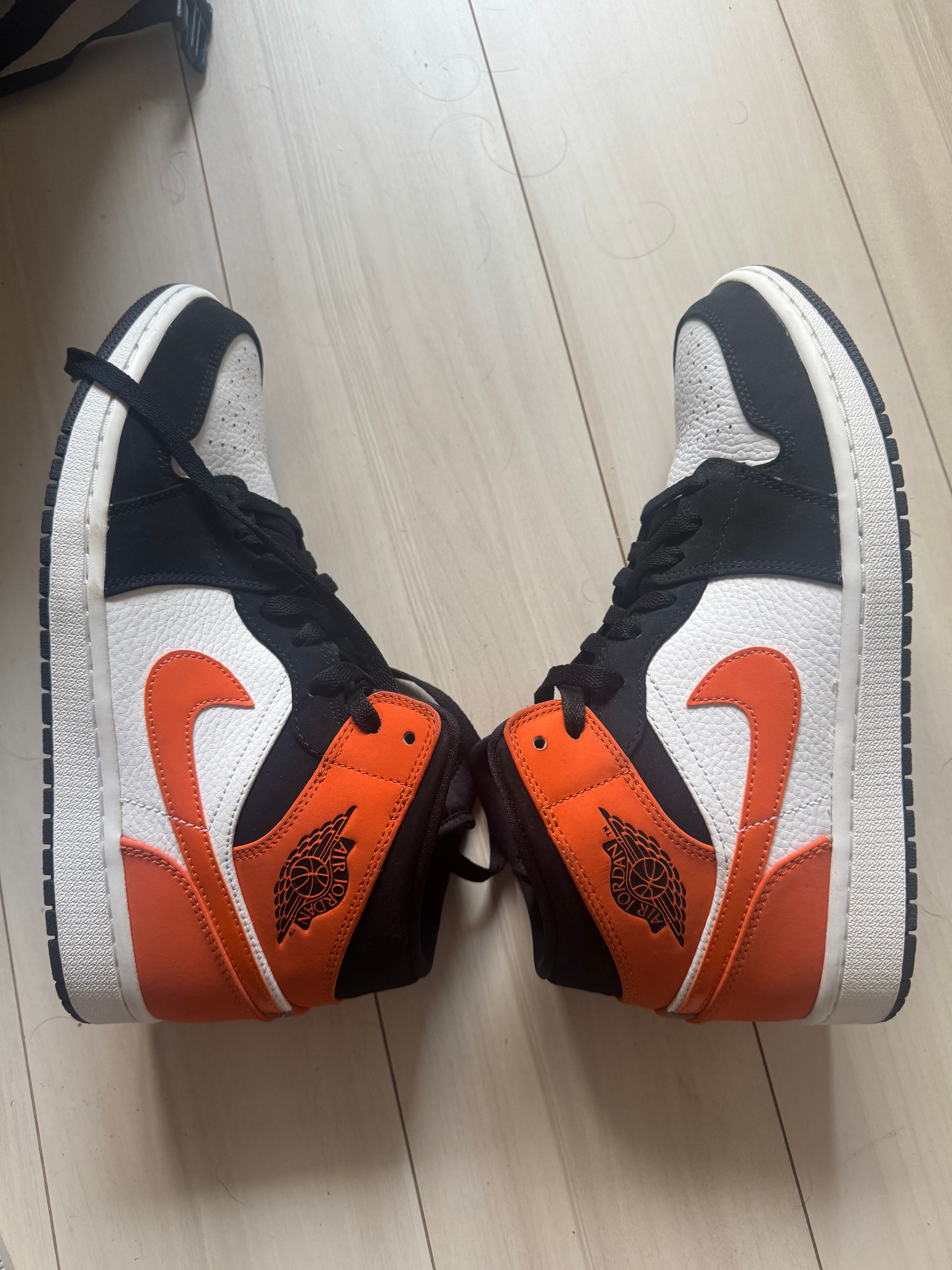 NIKE AIR JORDAN 1 MID "SHATTERED BACKBOARD"