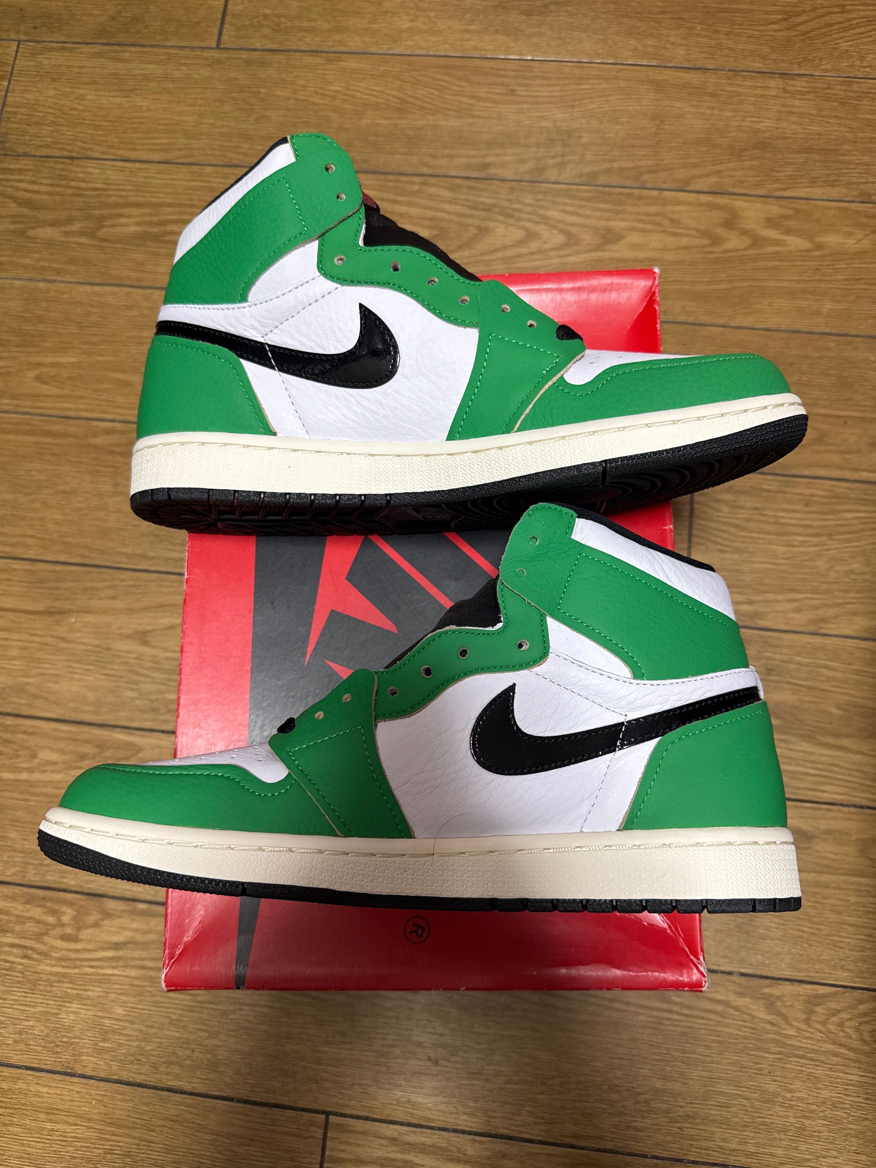 Nike Women's Air Jordan 1 High OG "Lucky Green/White-Sail-Black"   