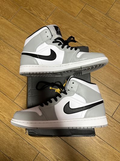 Nike Air Jordan 1 Mid "Light Smoke Grey/White/Black"