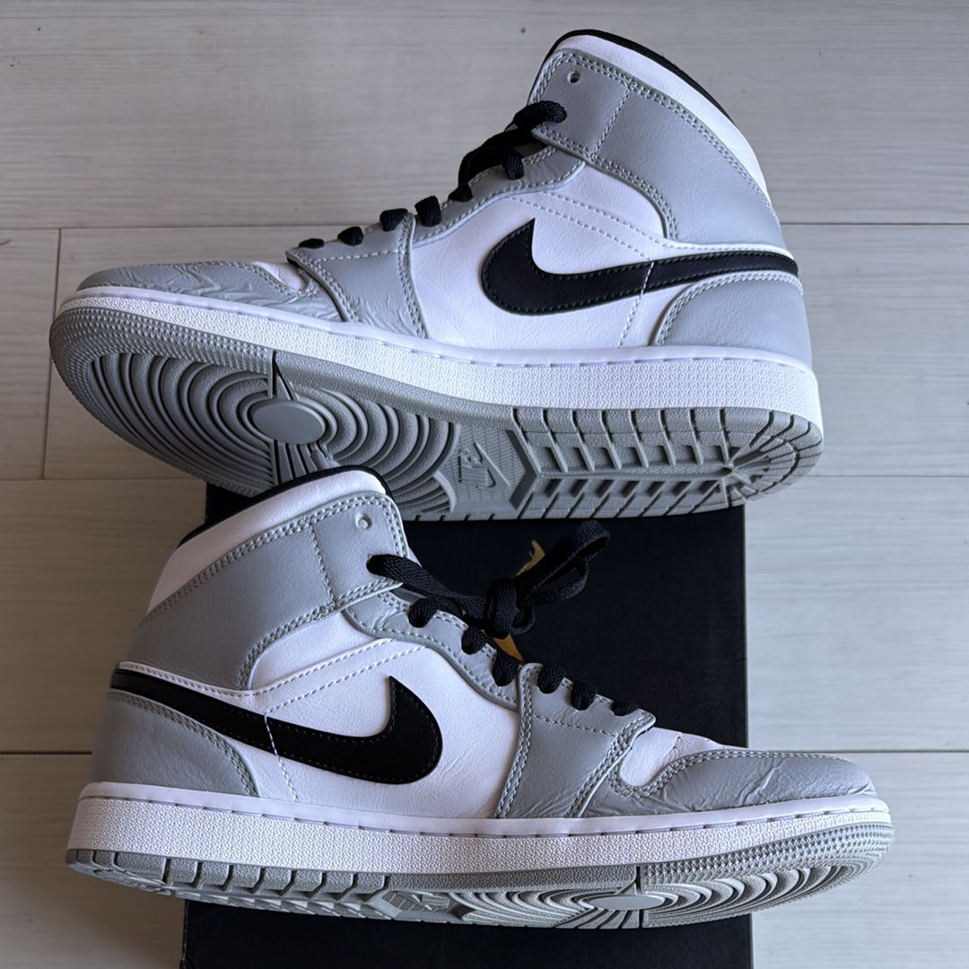 Nike Air Jordan 1 Mid "Light Smoke Grey/White/Black"