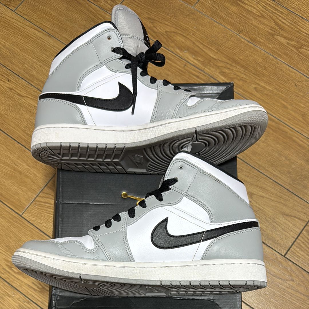Nike Air Jordan 1 Mid "Light Smoke Grey/White/Black"