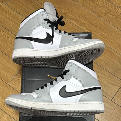 Nike Air Jordan 1 Mid "Light Smoke Grey/White/Black"