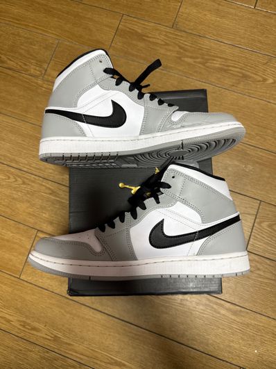 Nike Air Jordan 1 Mid "Light Smoke Grey/White/Black"