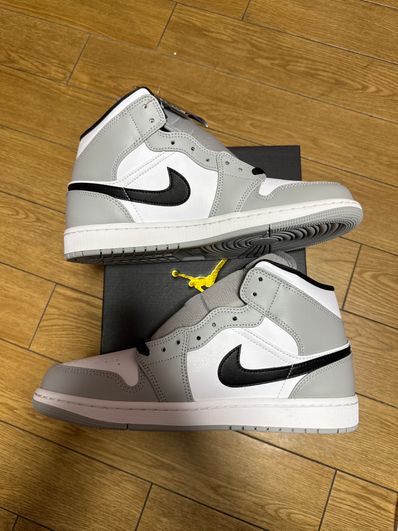 Nike Air Jordan 1 Mid "Light Smoke Grey/White/Black"