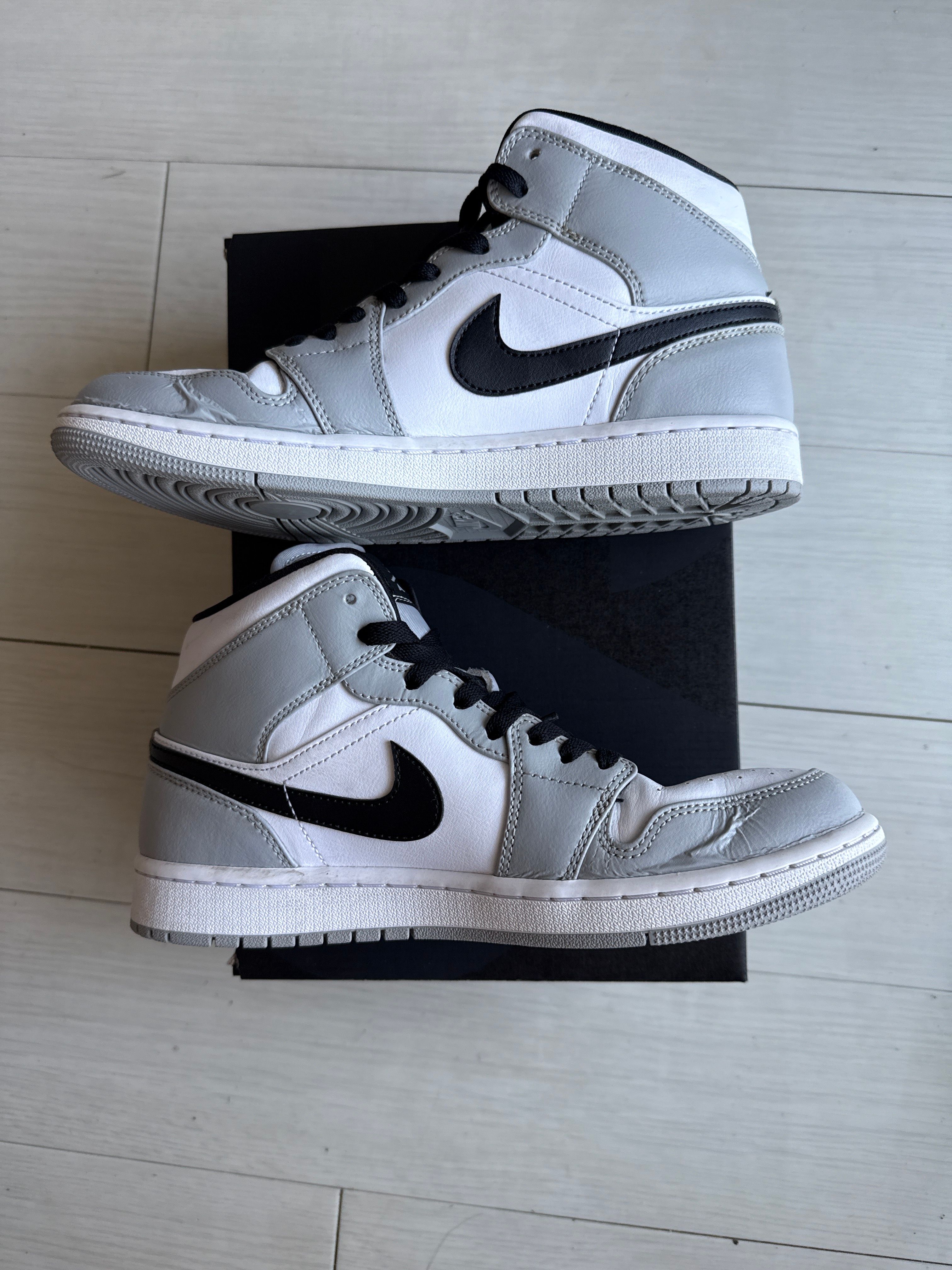 Nike Air Jordan 1 Mid "Light Smoke Grey/White/Black"