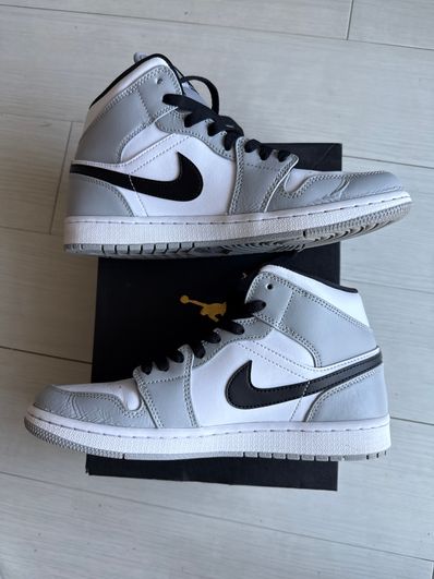 Nike Air Jordan 1 Mid "Light Smoke Grey/White/Black"