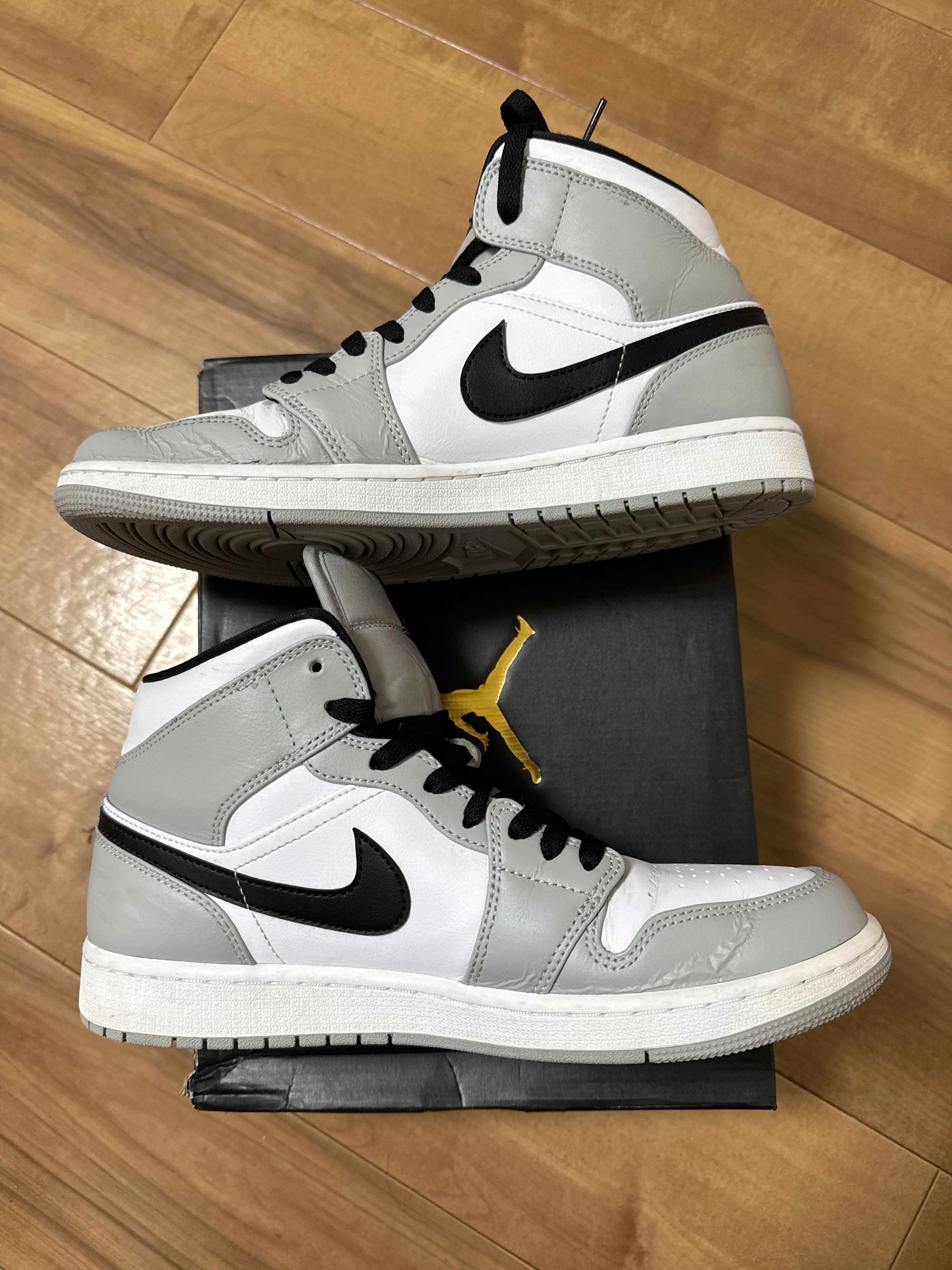 Nike Air Jordan 1 Mid "Light Smoke Grey/White/Black"