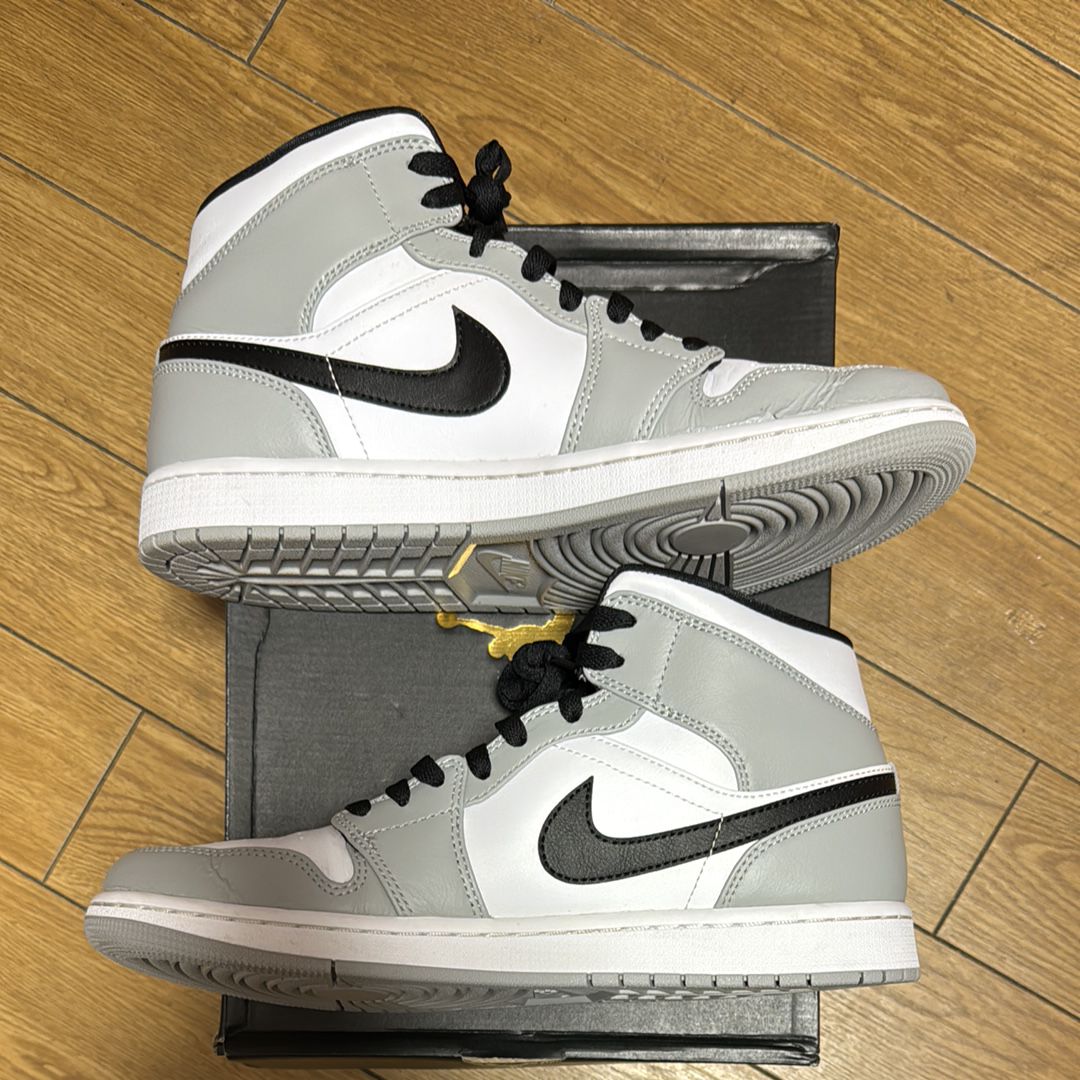Nike Air Jordan 1 Mid "Light Smoke Grey/White/Black"