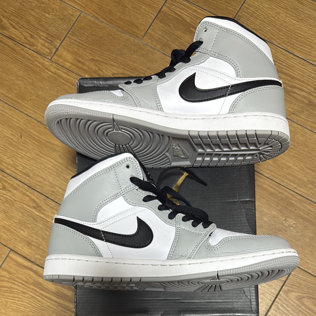 Nike Air Jordan 1 Mid "Light Smoke Grey/White/Black"