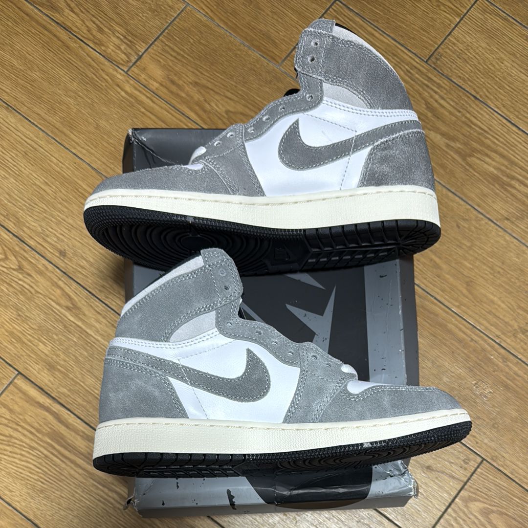 Nike GS Air Jordan 1 Retro High OG "Black and Smoke Grey"