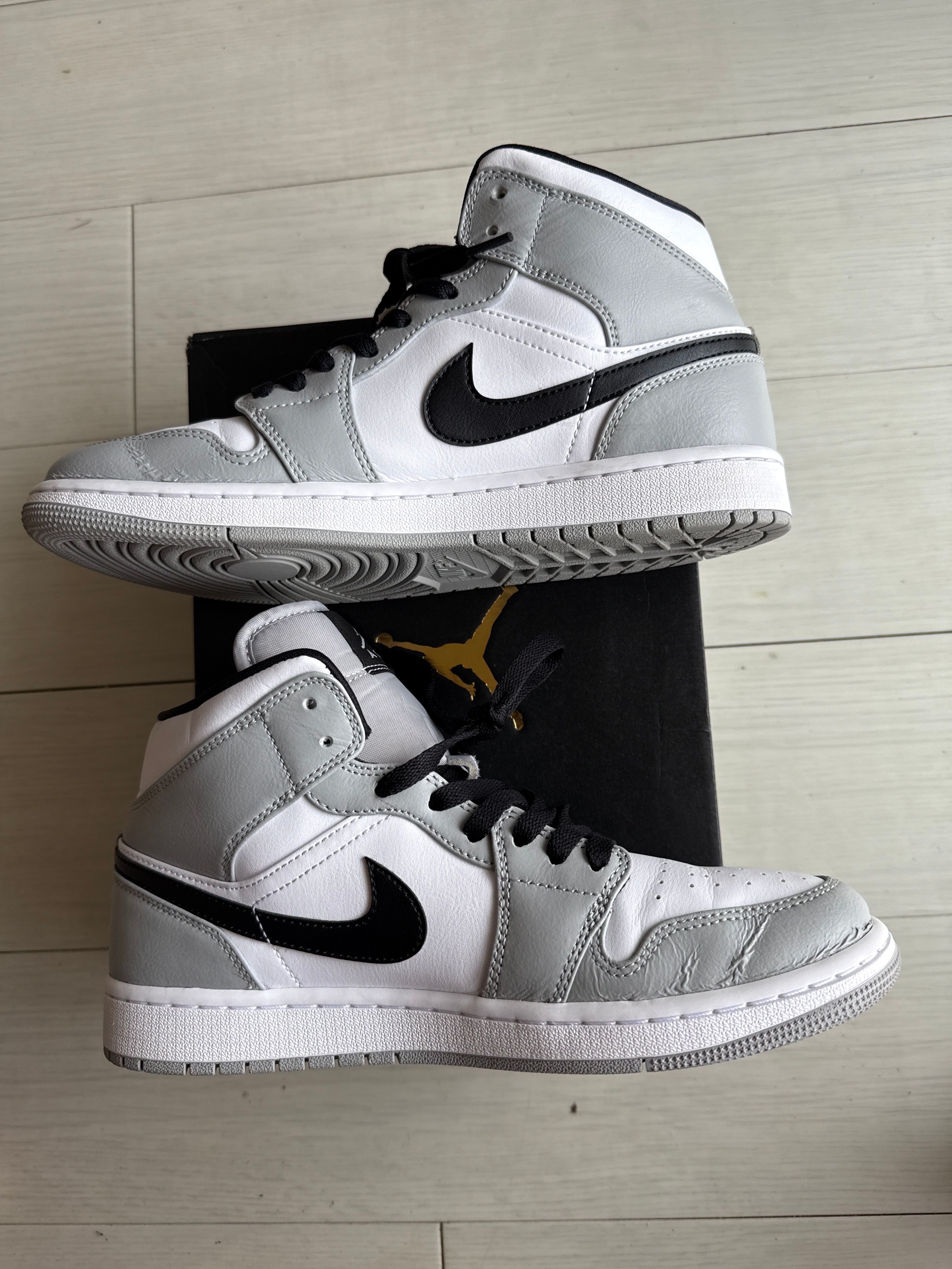 Nike Air Jordan 1 Mid "Light Smoke Grey/White/Black"