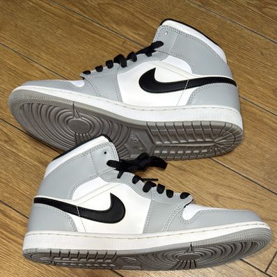 Nike Air Jordan 1 Mid "Light Smoke Grey/White/Black"