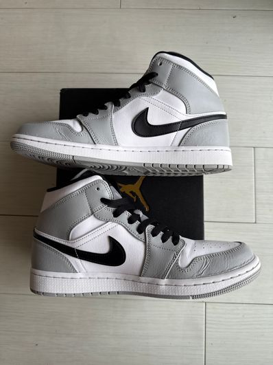 Nike Air Jordan 1 Mid "Light Smoke Grey/White/Black"