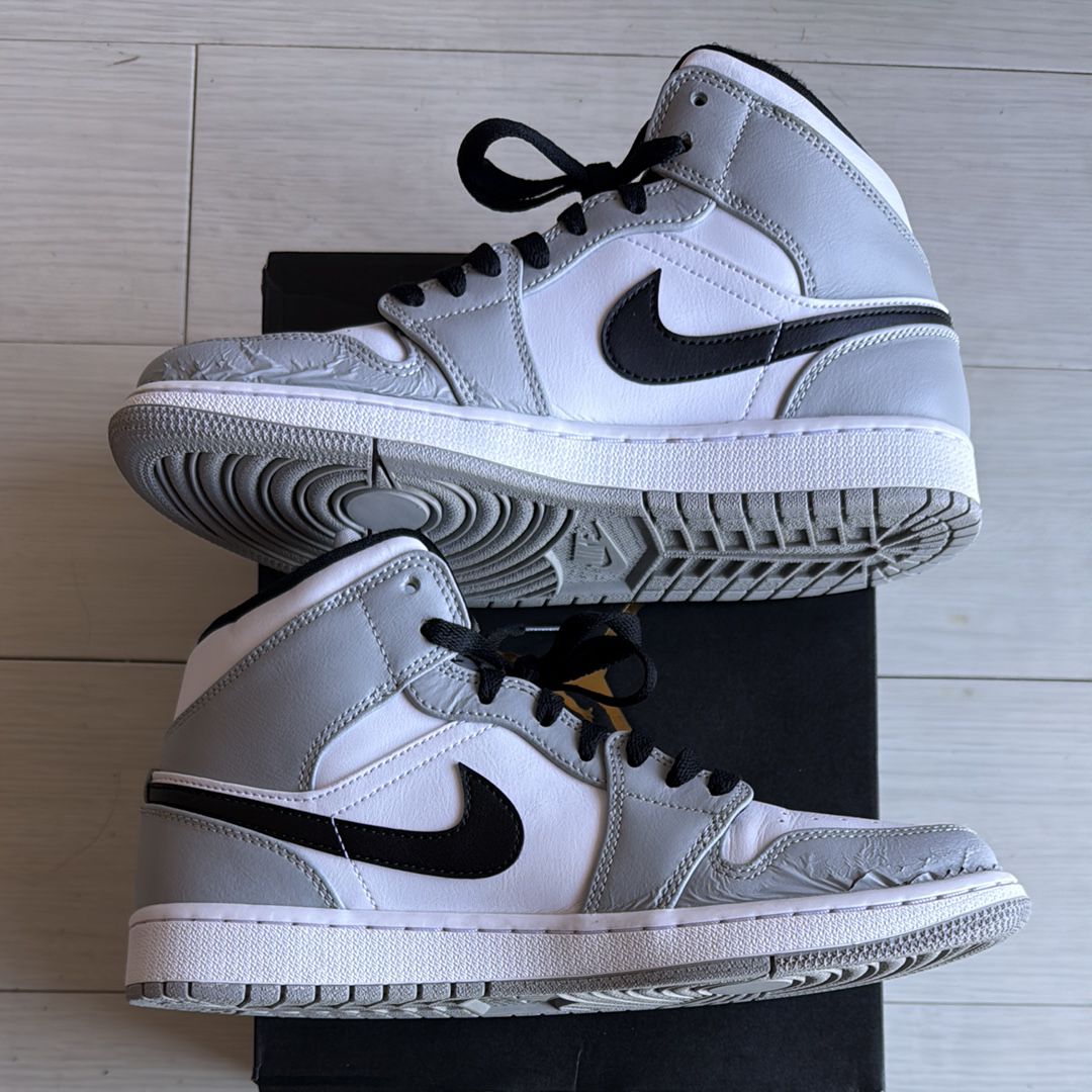Nike Air Jordan 1 Mid "Light Smoke Grey/White/Black"