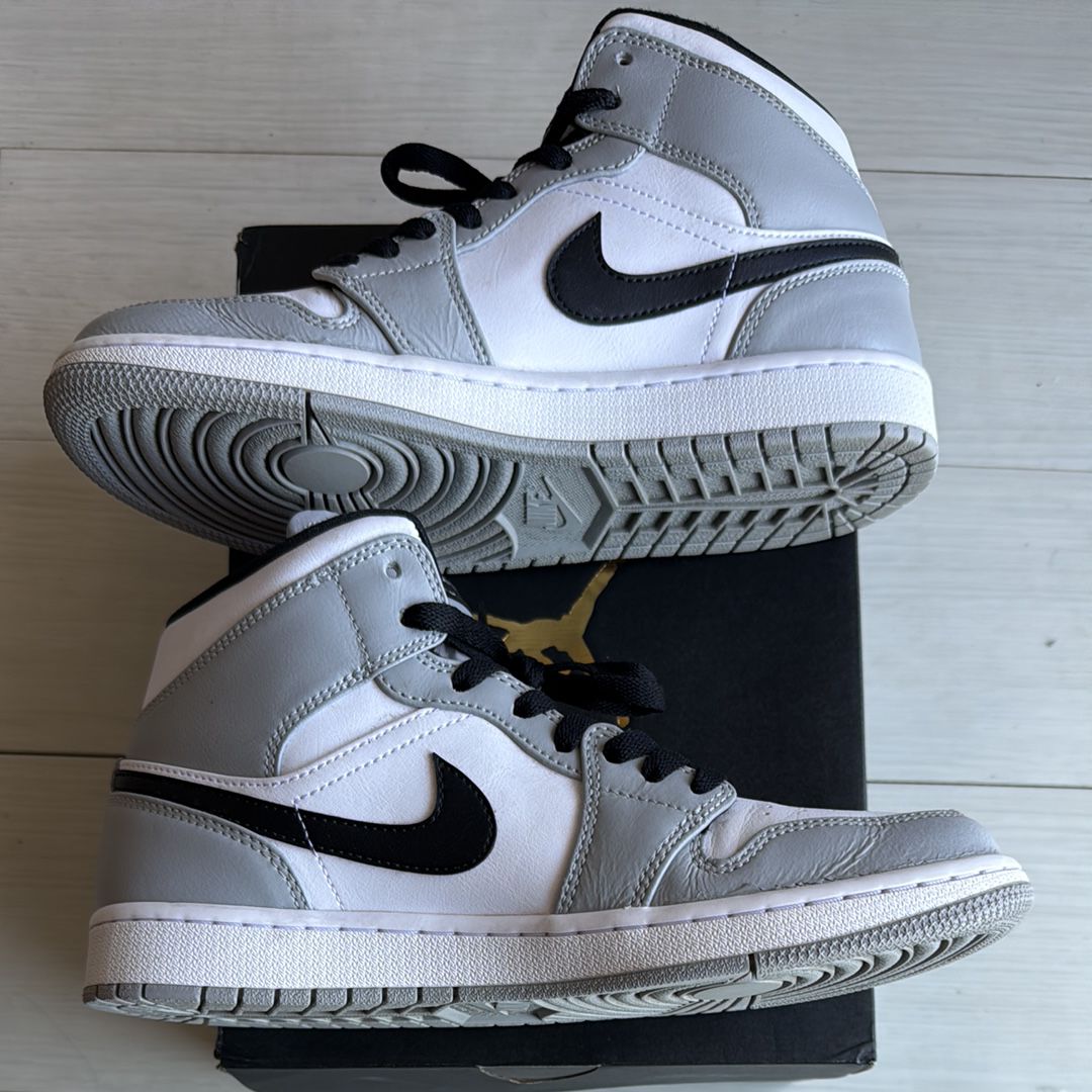Nike Air Jordan 1 Mid "Light Smoke Grey/White/Black"