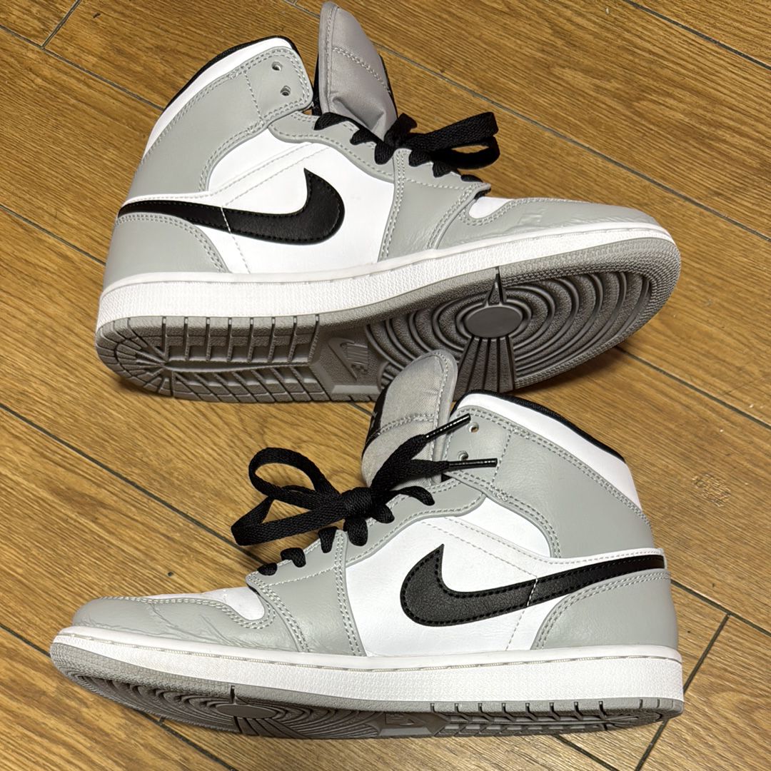 Nike Air Jordan 1 Mid "Light Smoke Grey/White/Black"