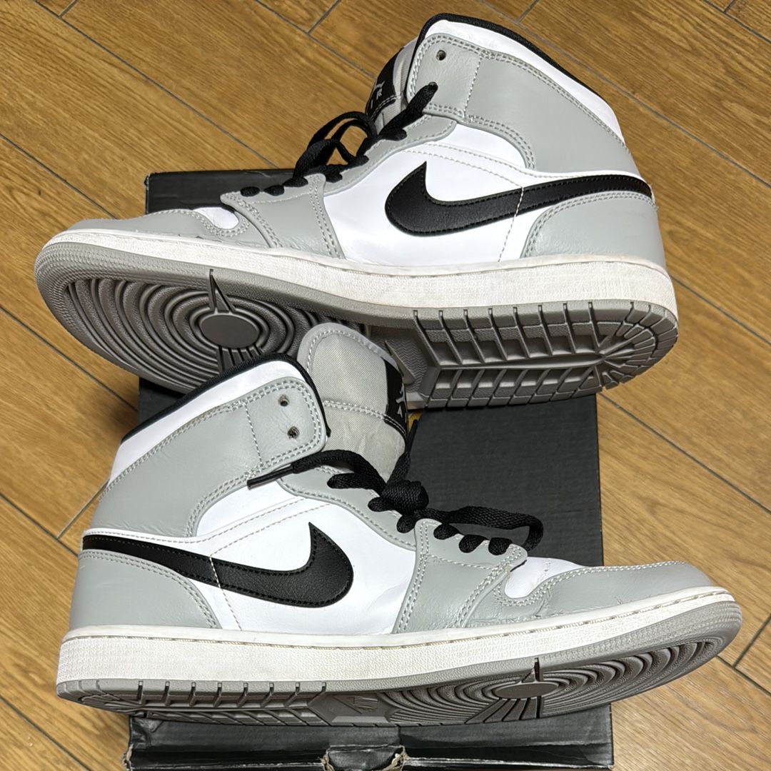 Nike Air Jordan 1 Mid "Light Smoke Grey/White/Black"