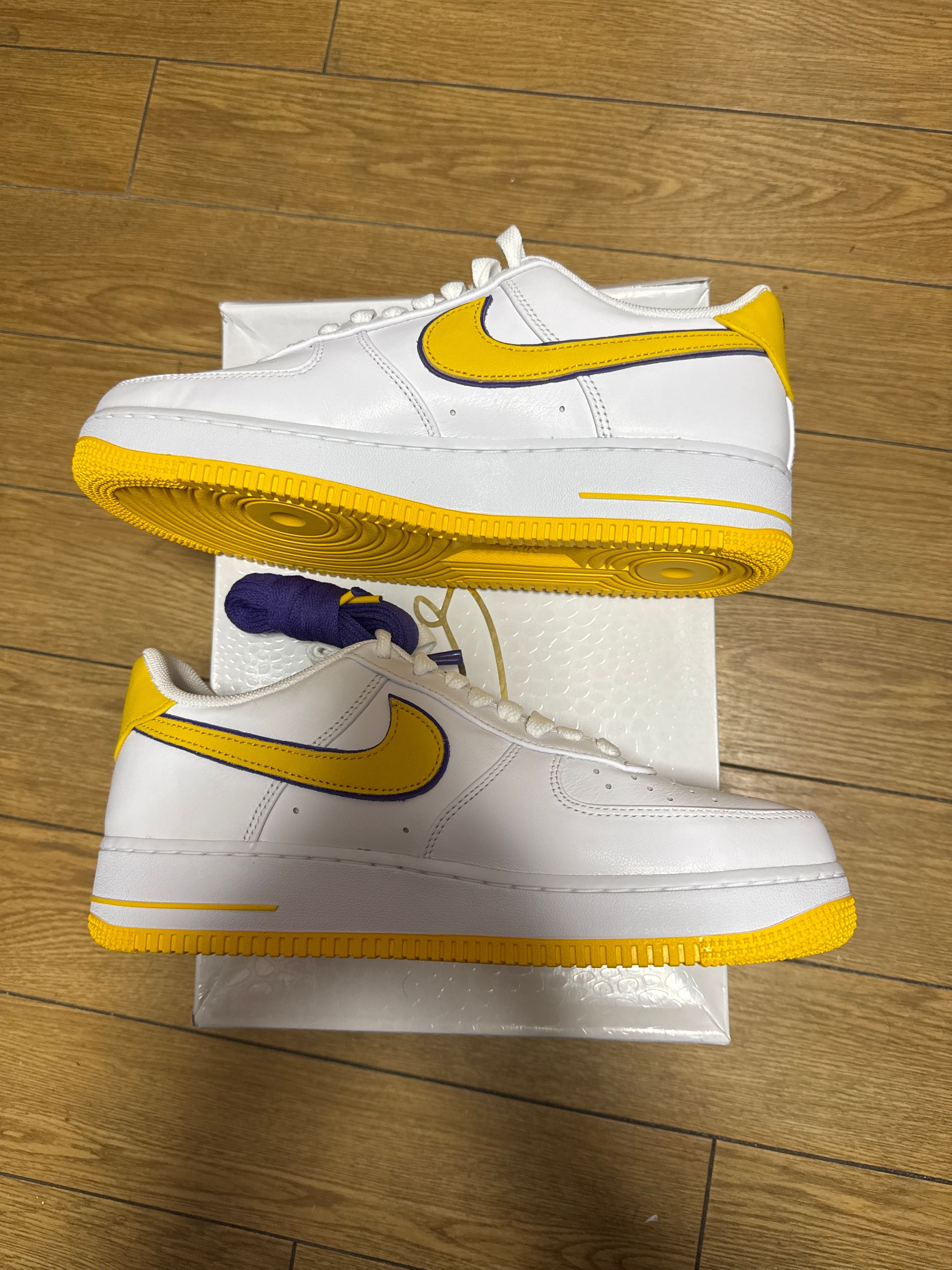 Kobe Bryant × Nike Air Force 1 Low Retro QS "Varsity Maize and Varsity Purple"