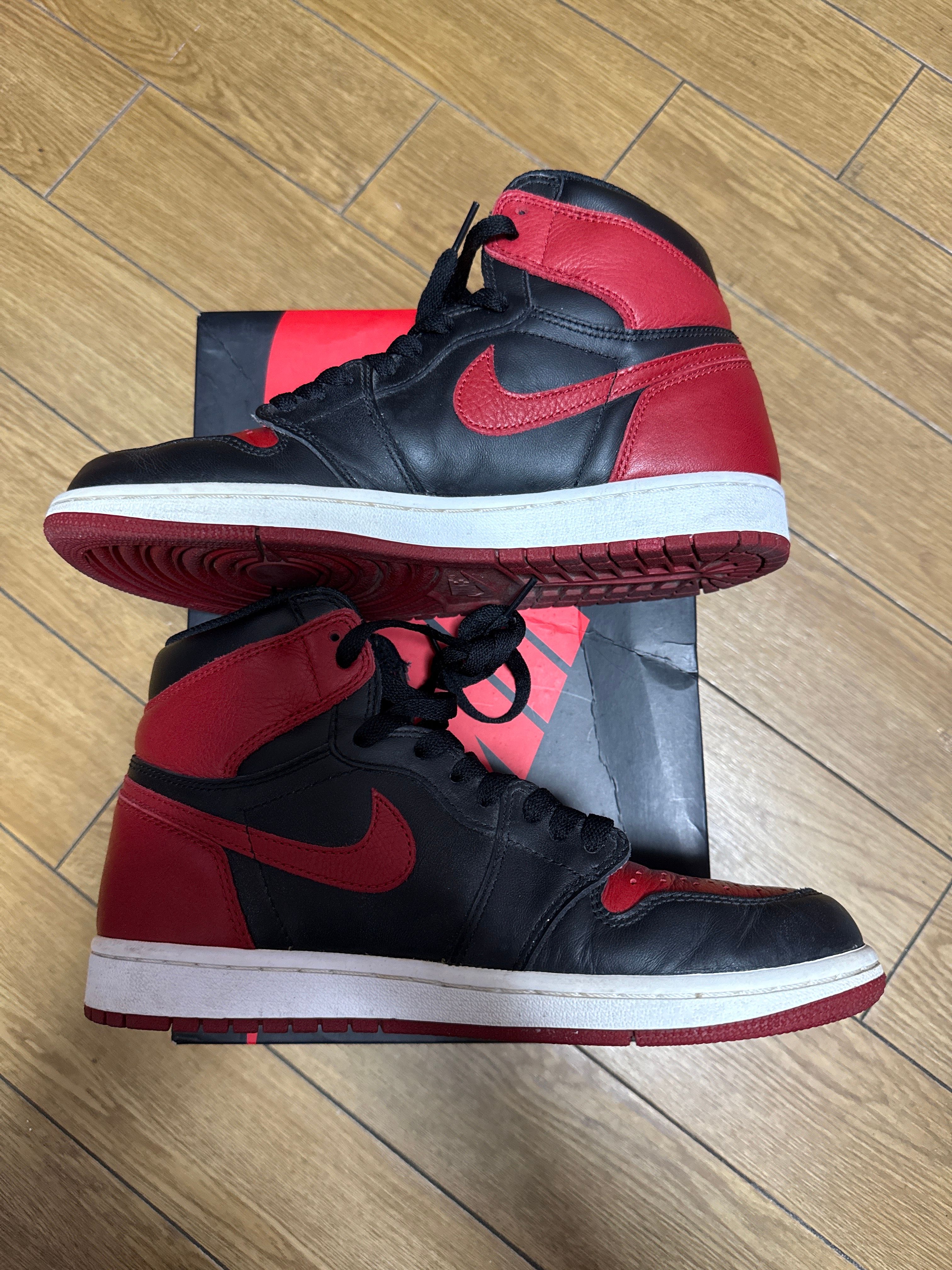 Nike Air Jordan 1 Retro High OG "Bred/Banned" (2016)