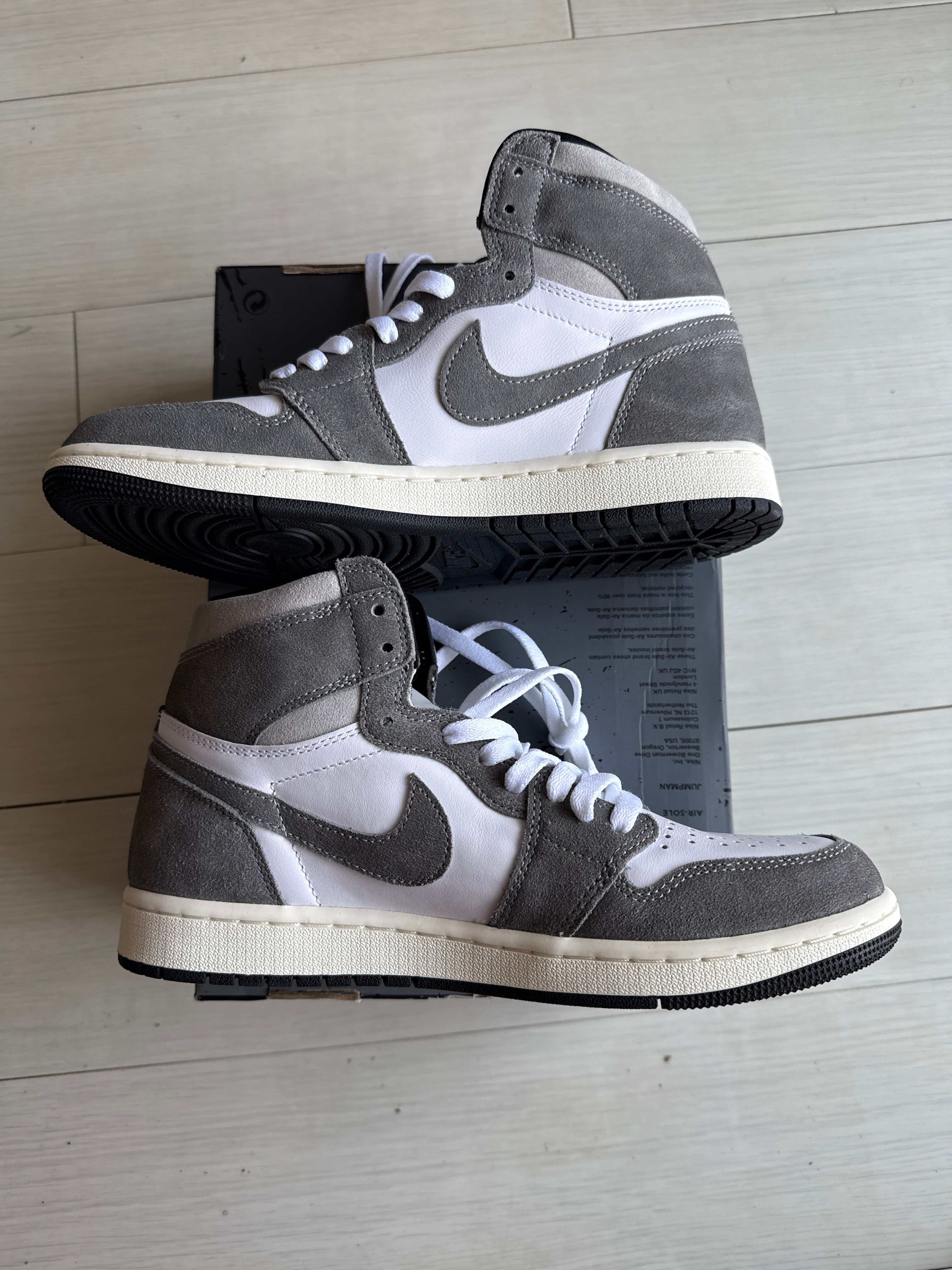 Nike Air Jordan 1 Retro High OG "Black and Smoke Grey"