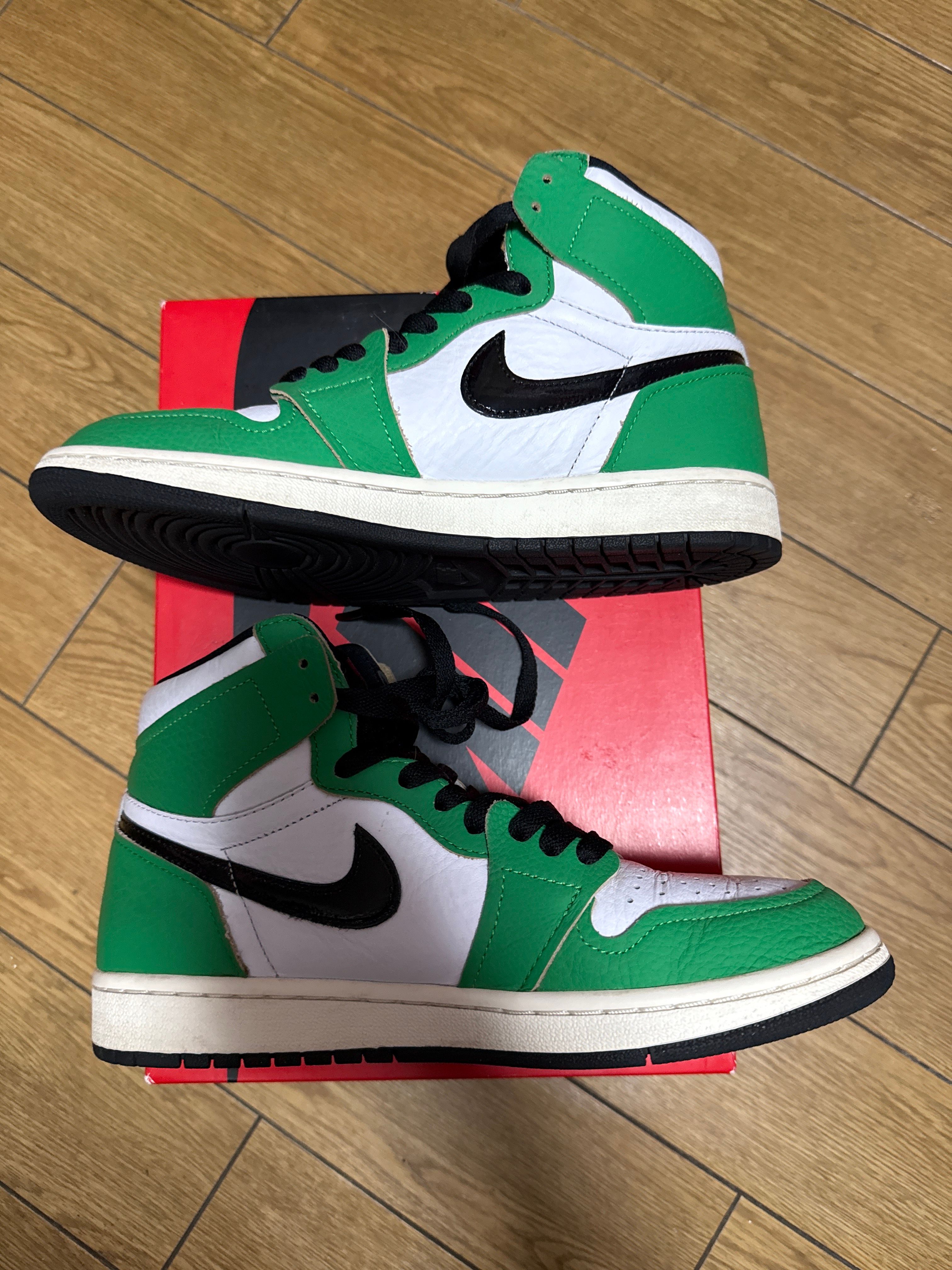Nike Women's Air Jordan 1 High OG "Lucky Green/White-Sail-Black"