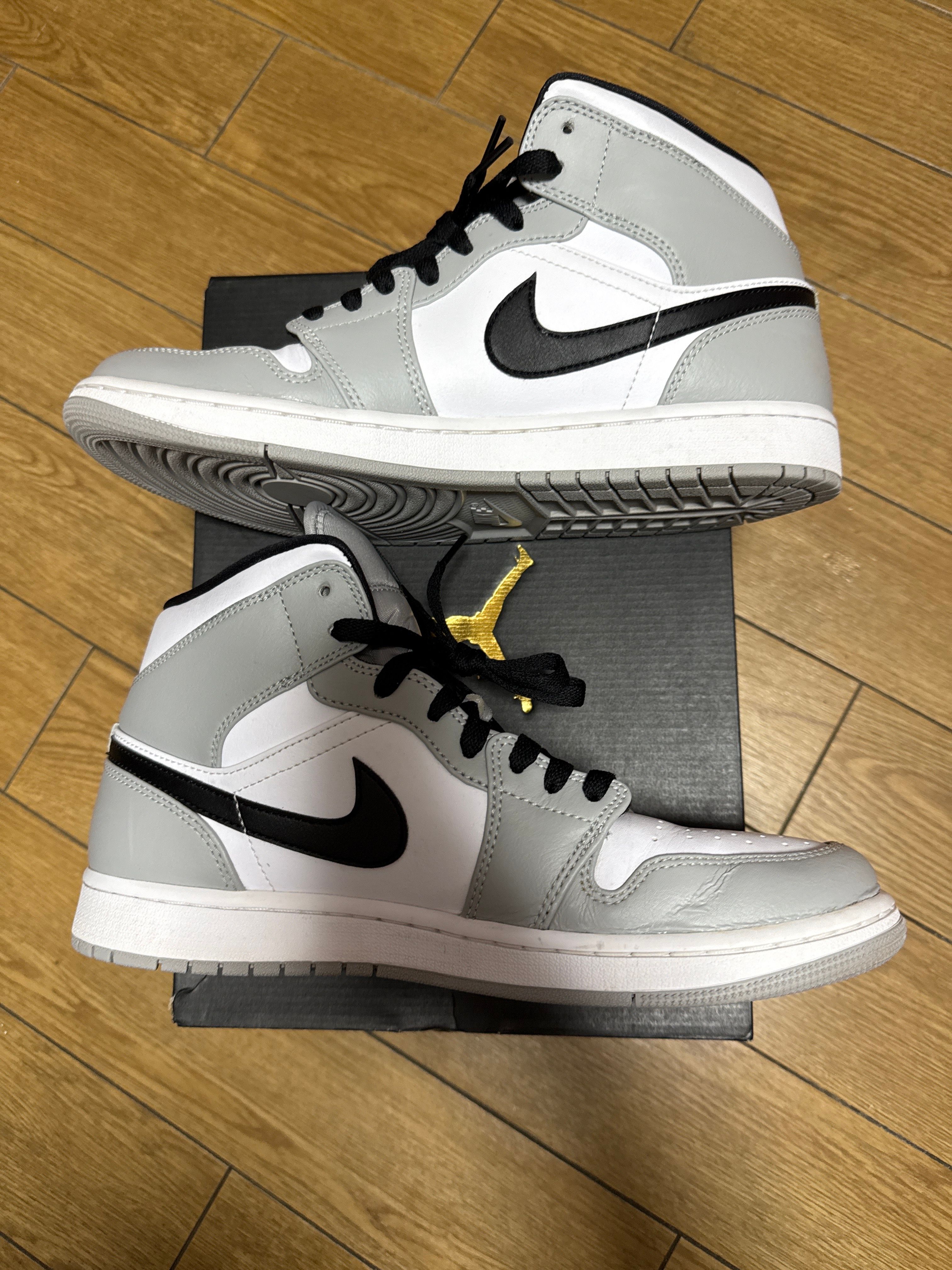 Nike Air Jordan 1 Mid "Light Smoke Grey/White/Black"