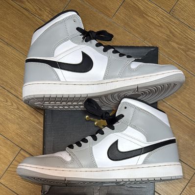 Nike Air Jordan 1 Mid "Light Smoke Grey/White/Black"