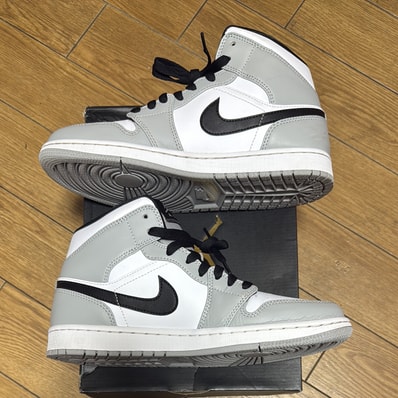 Nike Air Jordan 1 Mid "Light Smoke Grey/White/Black"