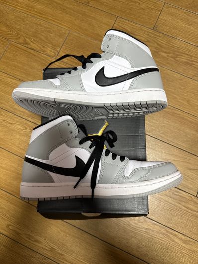 Nike Air Jordan 1 Mid "Light Smoke Grey/White/Black"