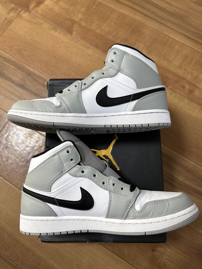 Nike Air Jordan 1 Mid "Light Smoke Grey/White/Black"