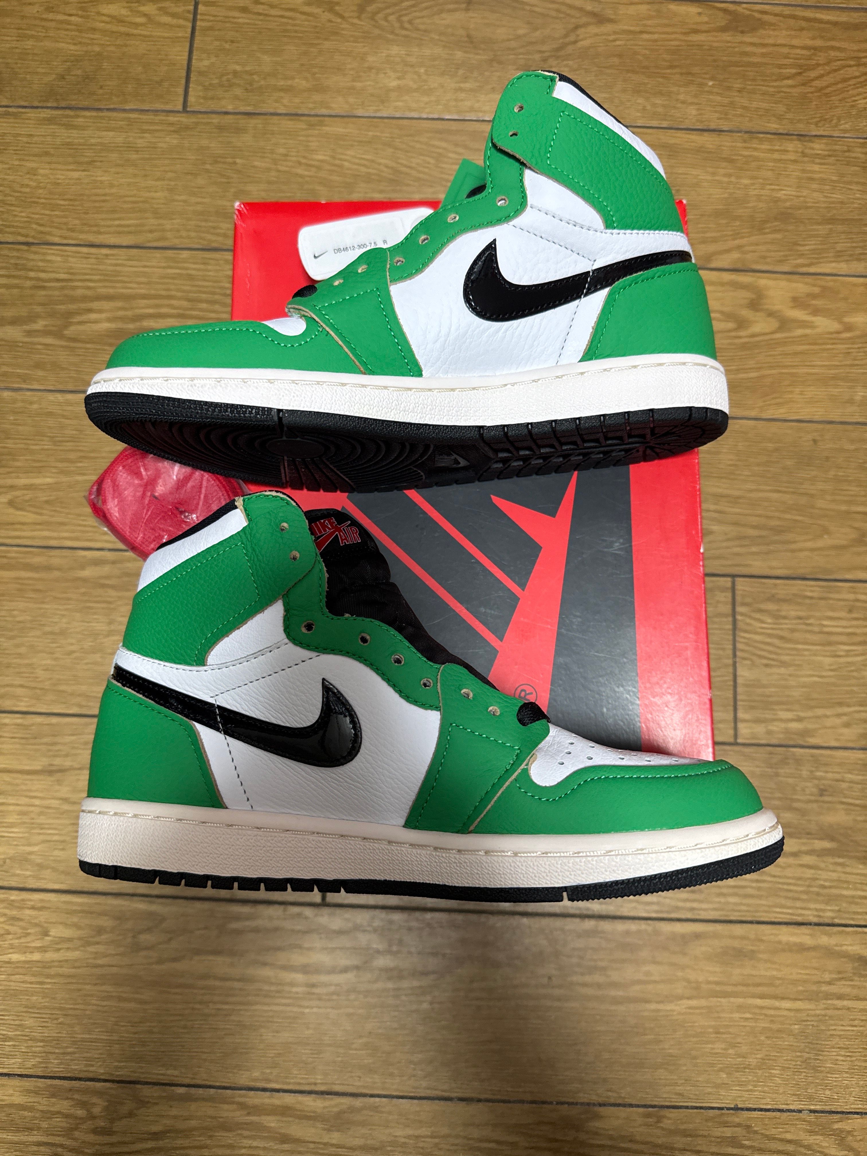 Nike Women's Air Jordan 1 High OG "Lucky Green/White-Sail-Black"