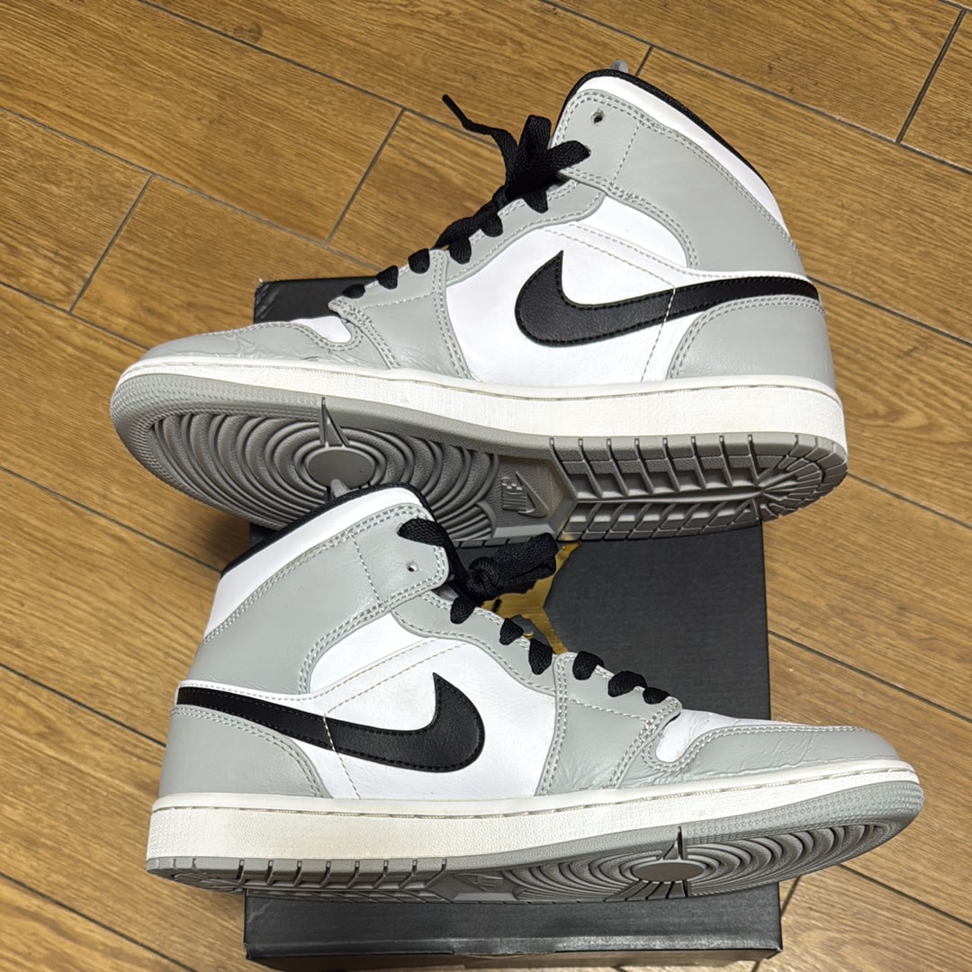 Nike Air Jordan 1 Mid "Light Smoke Grey/White/Black"