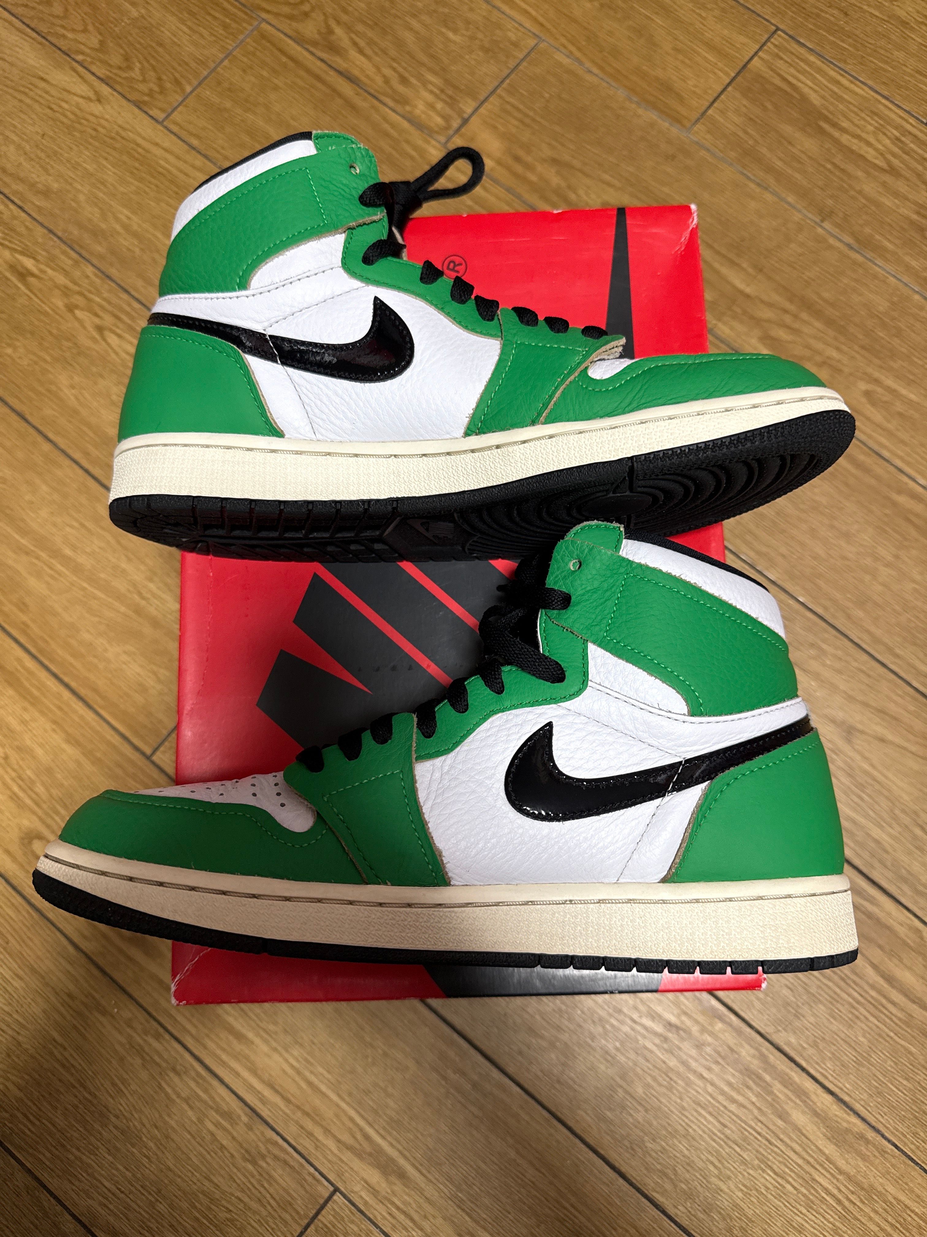 Nike Women's Air Jordan 1 High OG "Lucky Green/White-Sail-Black"   