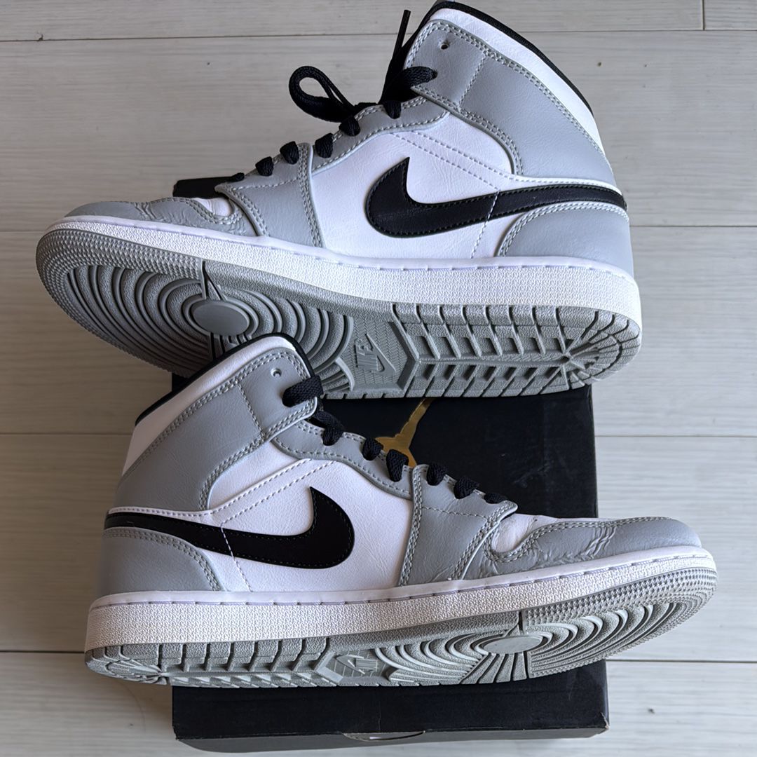 Nike Air Jordan 1 Mid "Light Smoke Grey/White/Black"