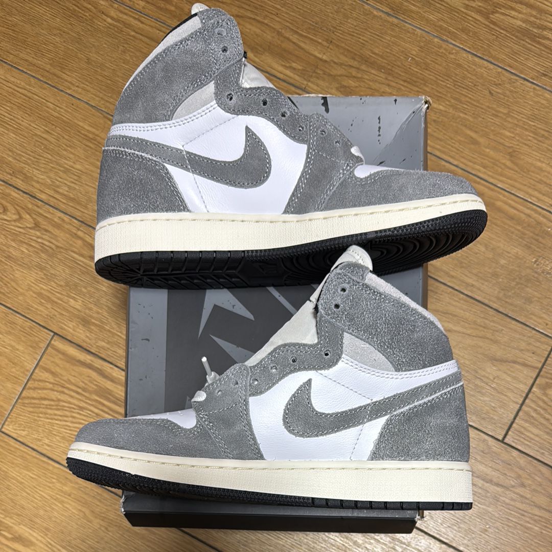 Nike GS Air Jordan 1 Retro High OG "Black and Smoke Grey"