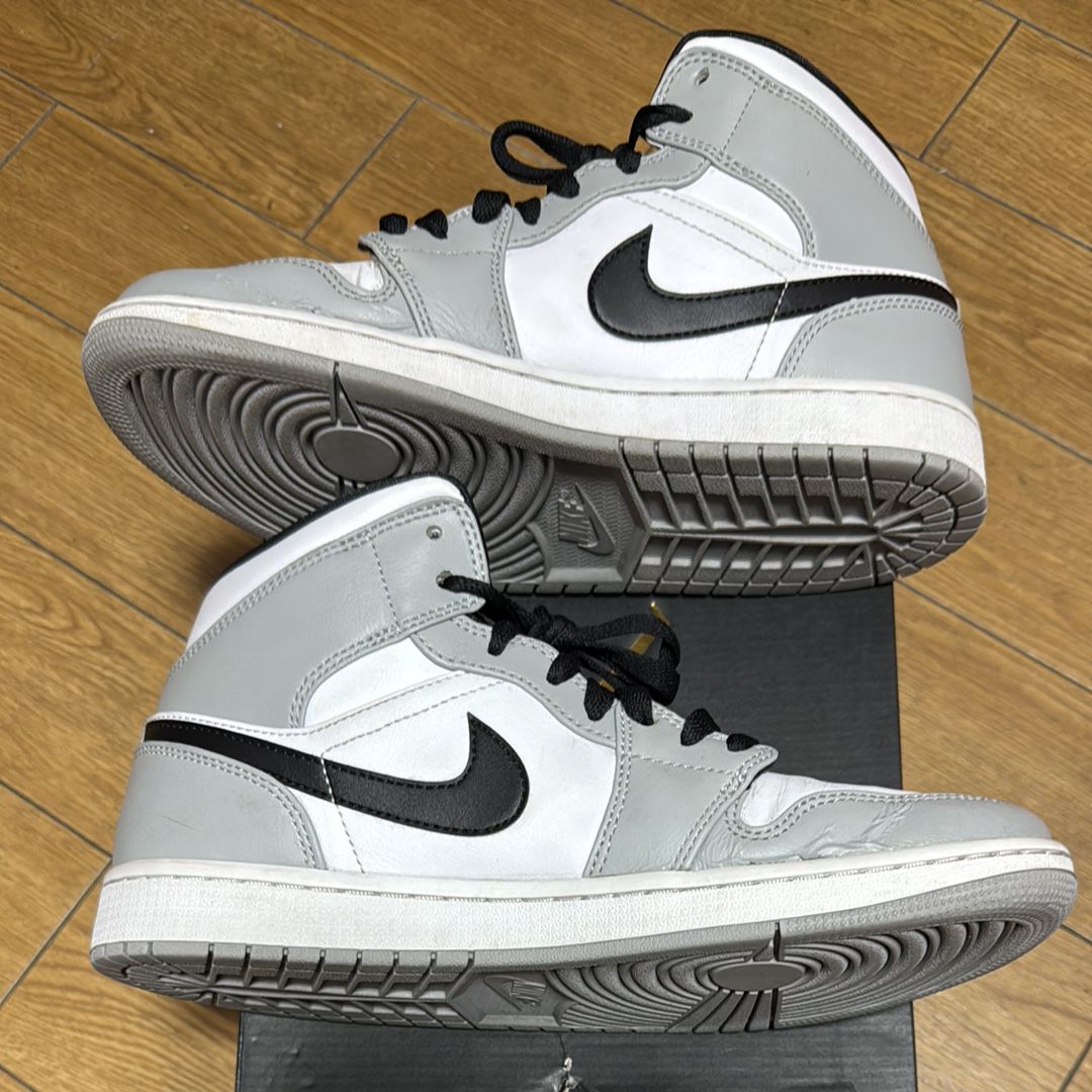 Nike Air Jordan 1 Mid "Light Smoke Grey/White/Black"