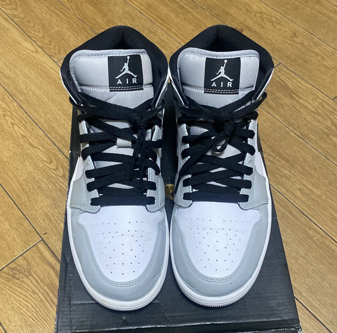 Nike Air Jordan 1 Mid "Light Smoke Grey/White/Black"