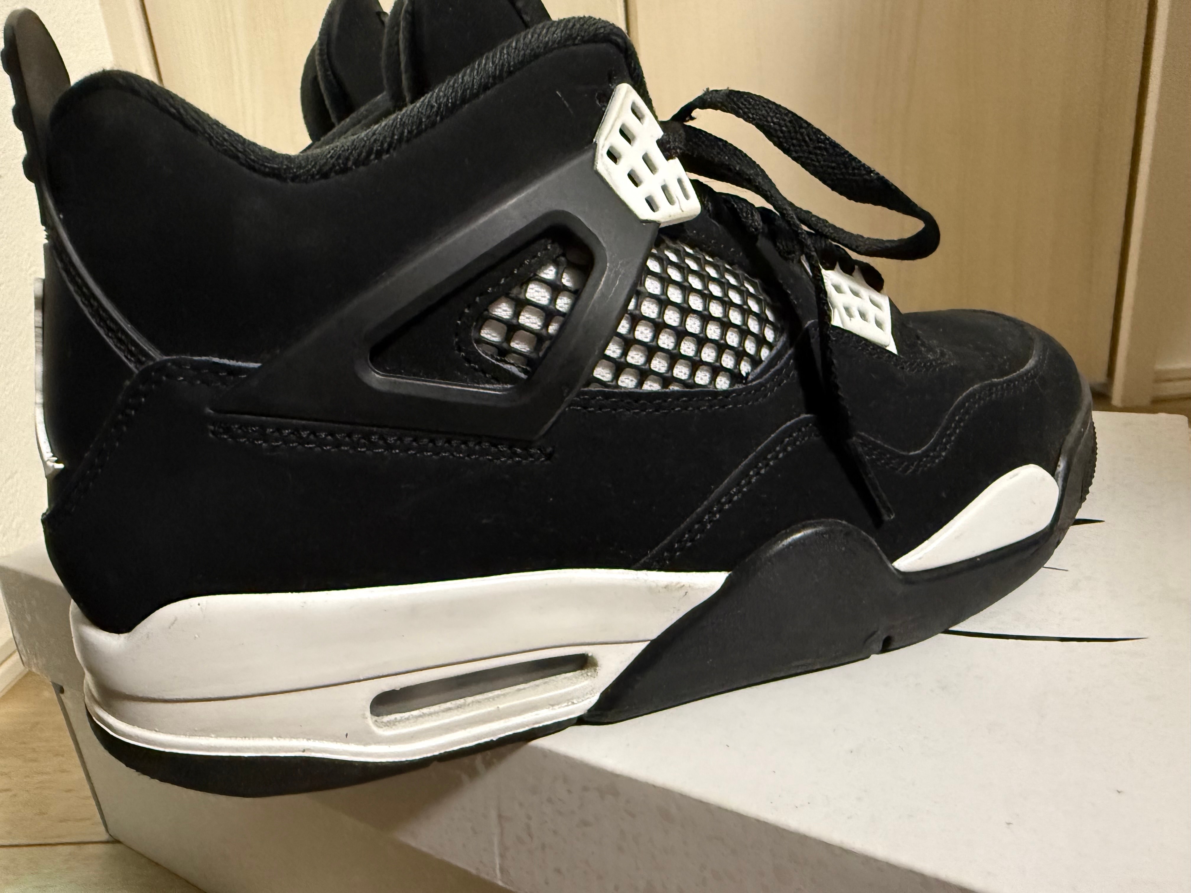 Nike Air Jordan 4 Retro "White Thunder"