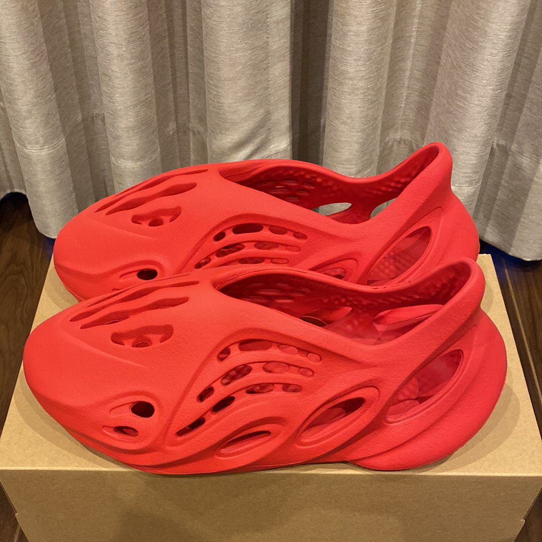 adidas YEEZY Foam Runner "Vermilion"