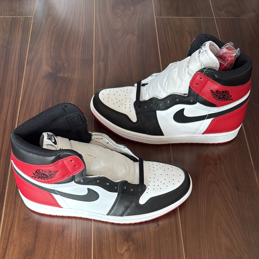 Nike Air Jordan 1 Retro High OG "Black Toe"