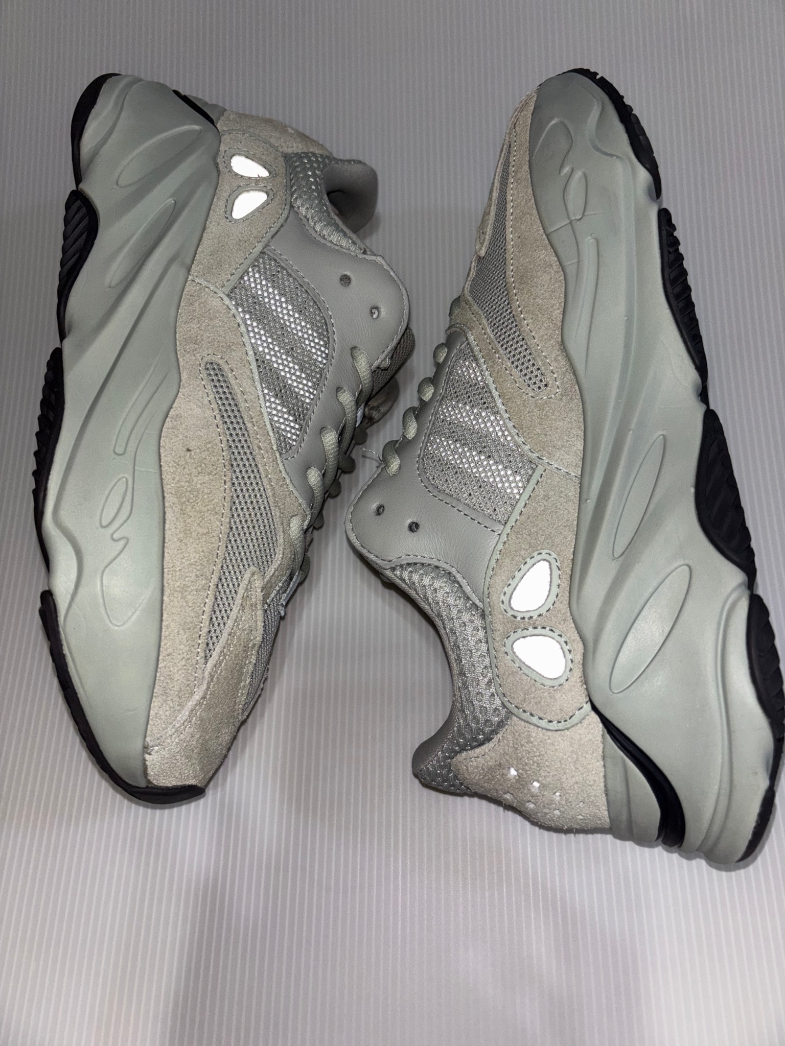 adidas YEEZY Boost 700 "Salt"