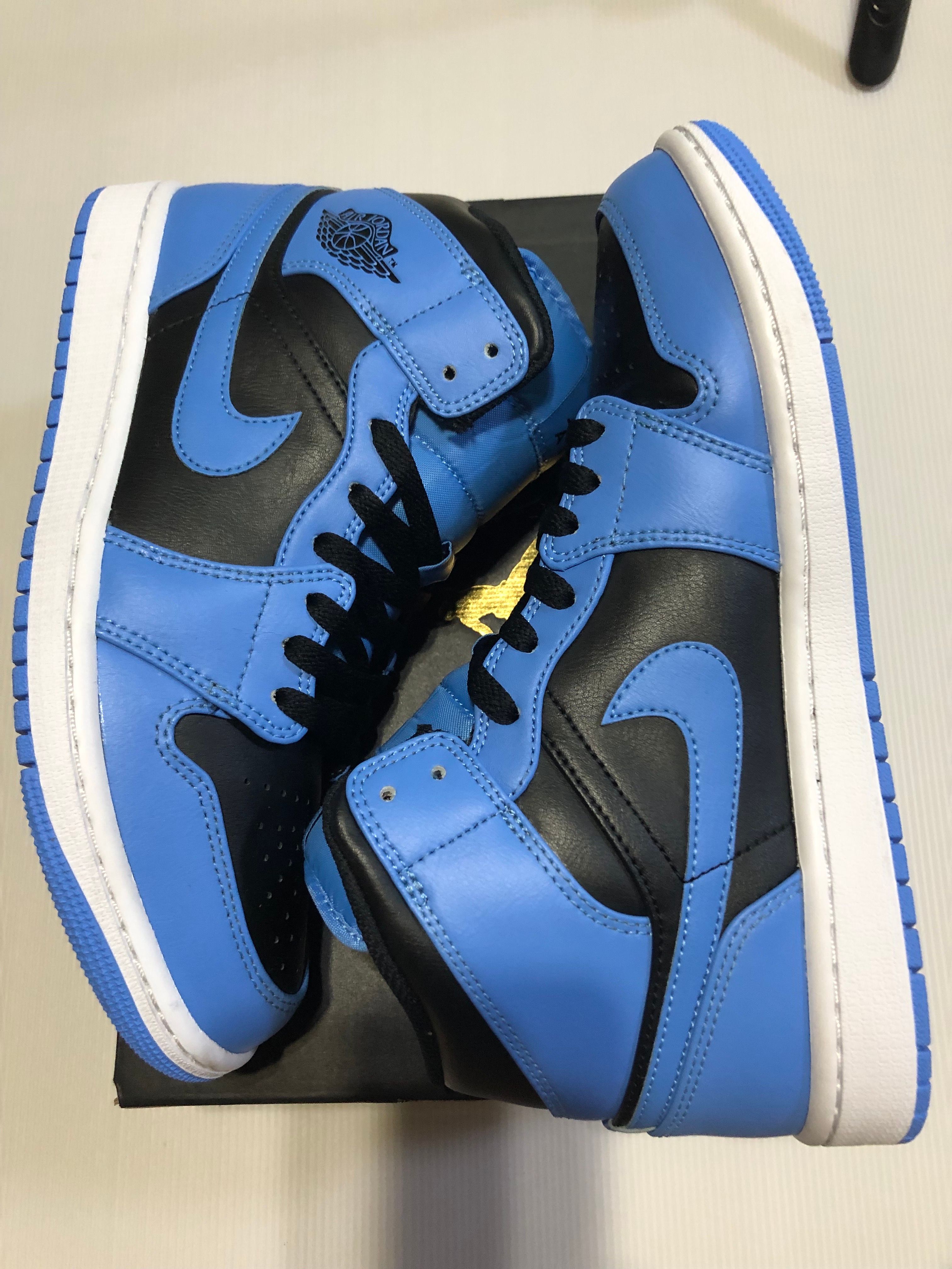 Nike Air Jordan 1 Mid "University Blue"
