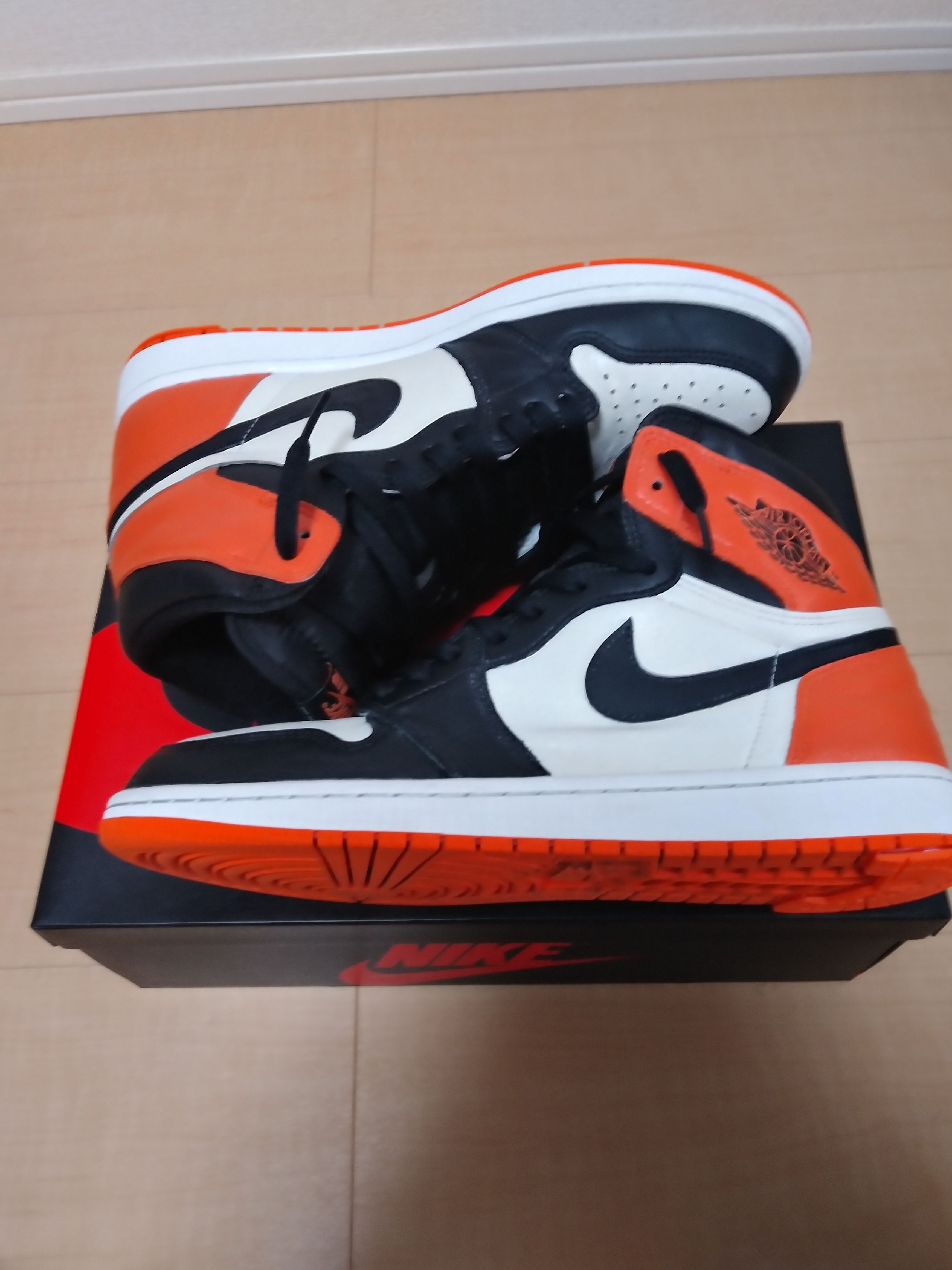 【中古】ナイキ エアジョーダン1 レトロ ハイ OG “エレクトロオレンジ” Amazon | Jordan Mens Air Jordan 1 Retro High OG 555088 180