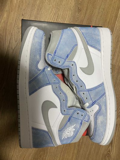 Nike Air Jordan 1 High OG "Hyper Royal"